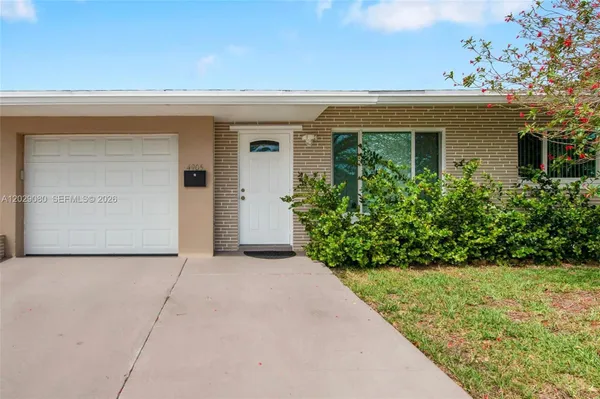 Property Slideshow image 3 of 38 | 4905 nw 47th ave, Tamarac, FL, 33319