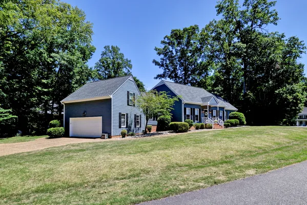 Property Slideshow image 3 of 66 | 115 worplesdon, Williamsburg, VA, 23188