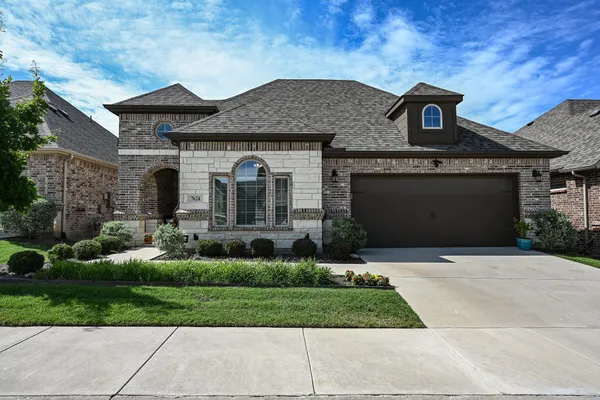 Property Slideshow image 2 of 40 | 7624 vista bella way, Fort Worth, TX, 76123