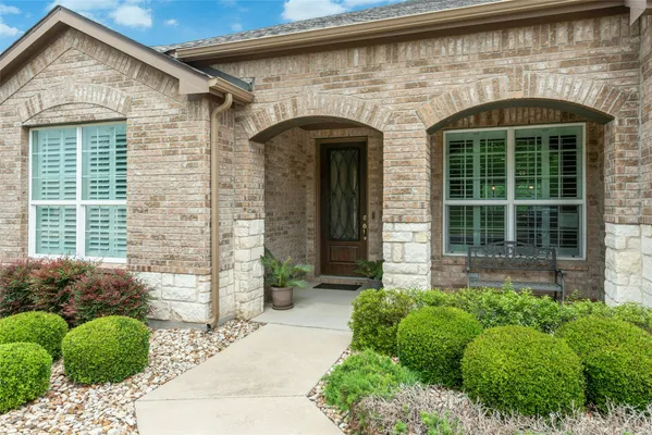 Property Slideshow image 3 of 40 | 502 davis mountain cir, Georgetown, TX, 78633