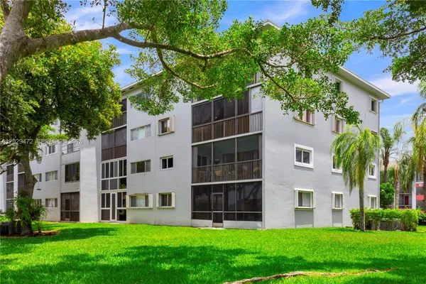 Property Slideshow image 2 of 27 | 750 sw 138th ave 202f, Pembroke Pines, FL, 33027