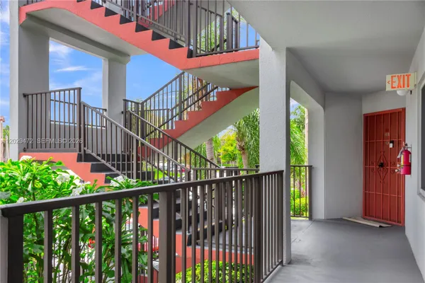 Property Slideshow image 3 of 27 | 750 sw 138th ave 202f, Pembroke Pines, FL, 33027
