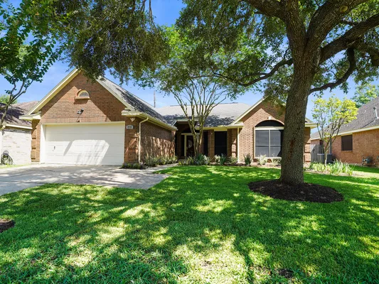 Property Slideshow image 2 of 29 | 2711 n peach hollow cir, Pearland, TX, 77584