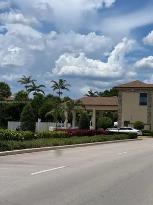 Property Slideshow image 2 of 32 | 1400 sw 124th ter 109q, Pembroke Pines, FL, 33027