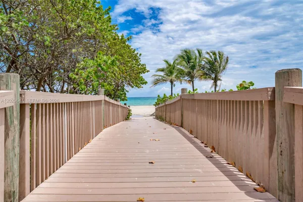 Property Slideshow image 2 of 36 | 1201 s ocean dr 1105n, Hollywood, FL, 33019