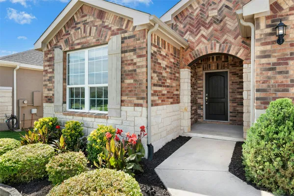 Property Slideshow image 3 of 36 | 300 hanging star ln, Georgetown, TX, 78633