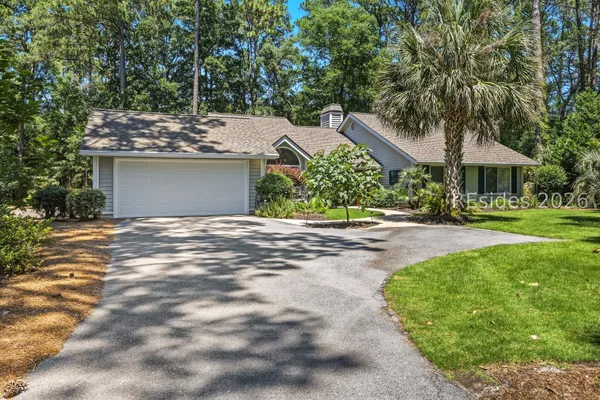 Property Slideshow image 2 of 43 | 8 hickory knoll pl, Hilton Head Island, SC, 29926