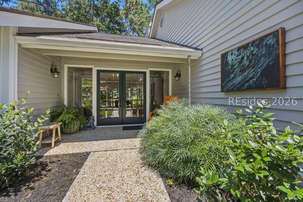 Property Slideshow image 3 of 43 | 8 hickory knoll pl, Hilton Head Island, SC, 29926