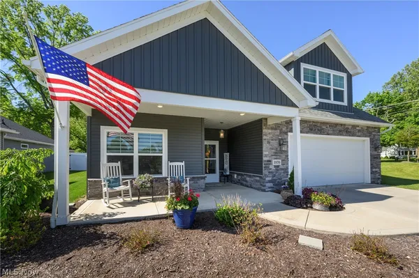 Property Slideshow image 3 of 46 | 1970 hawthorn ct, North Canton, OH, 44720