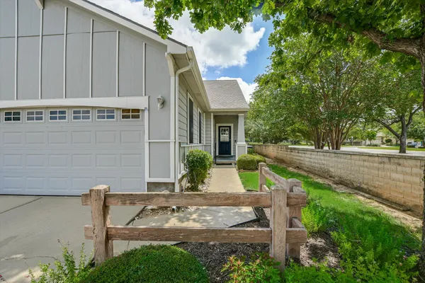 Property Slideshow image 2 of 28 | 102 portsmouth dr, Georgetown, TX, 78633