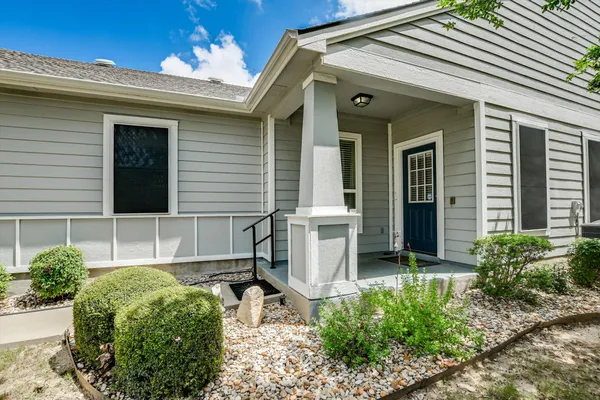 Property Slideshow image 3 of 28 | 102 portsmouth dr, Georgetown, TX, 78633
