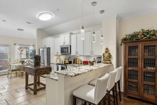 Property Slideshow image 3 of 20 | 3075 willow grove blvd 402, Mckinney, TX, 75070