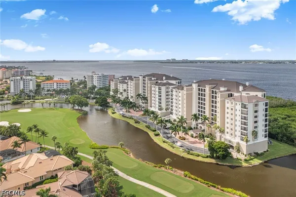 Property Slideshow image 2 of 50 | 11620 court of palms 202, Fort Myers, FL, 33908