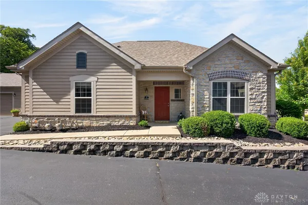 Property Slideshow image 2 of 25 | 2484 locust hill blvd, Beavercreek, OH, 45431
