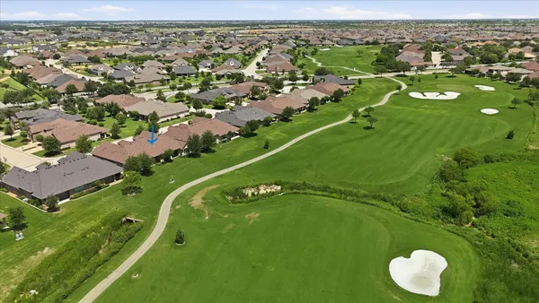 Property Slideshow image 2 of 27 | 10121 obsidian dr, Denton, TX, 76207