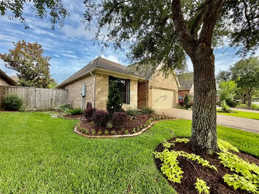 Property Slideshow image 2 of 21 | 2405 alamanni dr, Pearland, TX, 77581