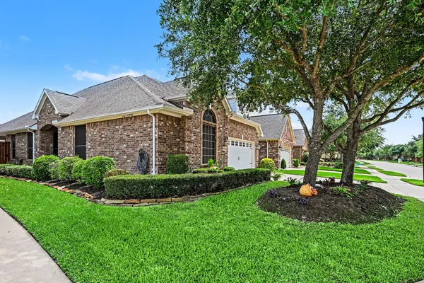 Property Slideshow image 3 of 35 | 19314 hamilton hills dr, Cypress, TX, 77433