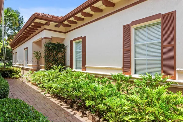 Property Slideshow image 3 of 57 | 16132 emerald estates dr, Weston, FL, 33331