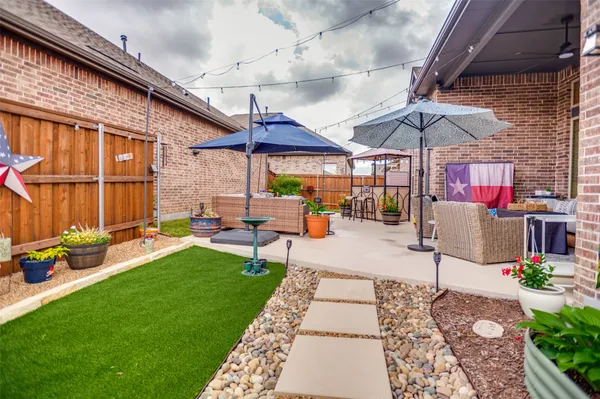 Property Slideshow image 3 of 40 | 2063 spotted fawn dr, Arlington, TX, 76005