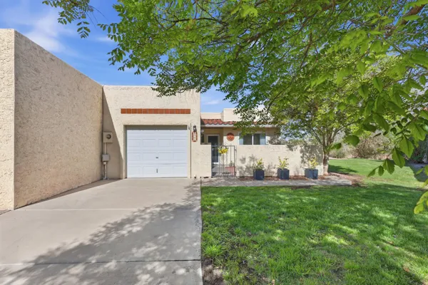 Property Slideshow image 2 of 39 | 616 eastlake dr, Rio Rancho, NM, 87124