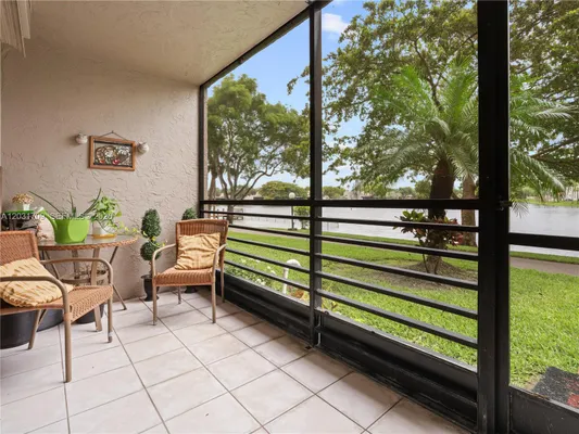 Property Slideshow image 2 of 24 | 901 colony point cir 112, Pembroke Pines, FL, 33026
