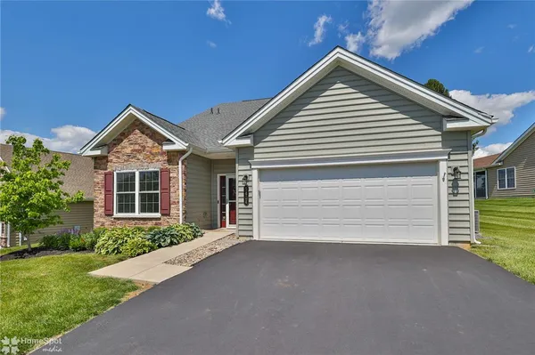 Property Slideshow image 3 of 80 | 5424 traditions dr, Upper Saucon Twp, PA, 18036