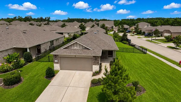 Property Slideshow image 2 of 38 | 226 flaxen chestnut, Spring, TX, 77382