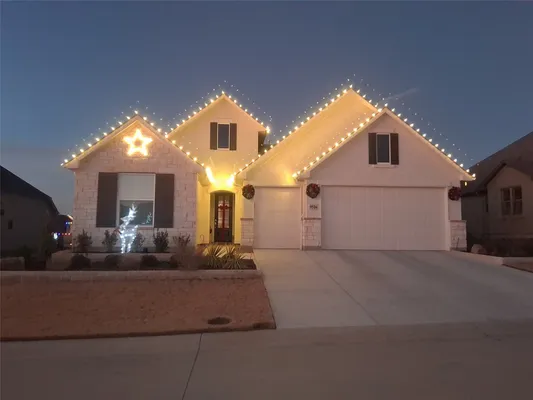 Property Slideshow image 2 of 25 | 9516 ceylon ln, Denton, TX, 76207