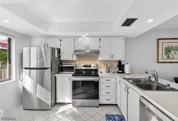 Property Slideshow image 3 of 41 | 11250 caravel cir 306, Fort Myers, FL, 33908