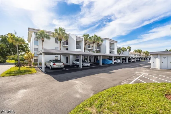 Property Slideshow image 3 of 50 | 5905 trailwinds dr 812, Fort Myers, FL, 33907