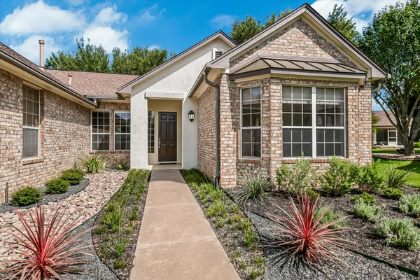 Property Slideshow image 2 of 25 | 105 stetson cir, Georgetown, TX, 78633