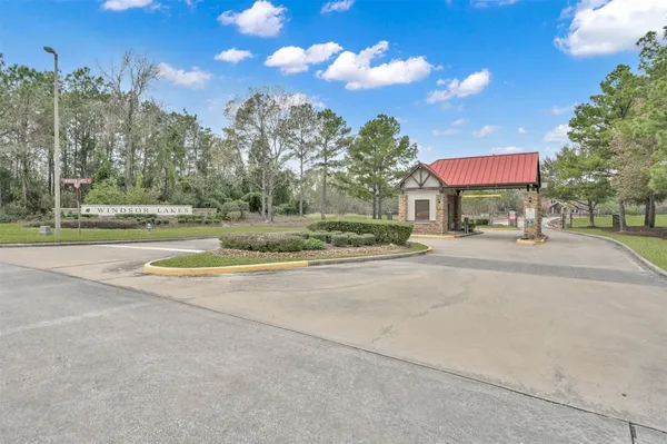 Property Slideshow image 2 of 23 | 26 greenwich pl, Conroe, TX, 77384