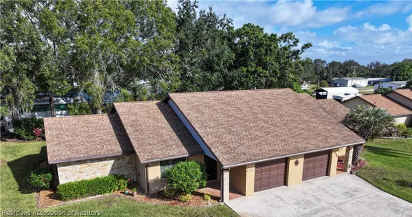 Property Slideshow image 3 of 24 | 2214 hidden creek cir, Sebring, FL, 33870