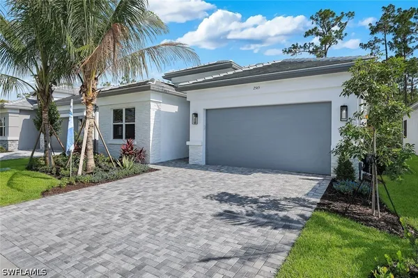 Property Slideshow image 2 of 26 | 2565 kingfisher dr, Naples, FL, 34112