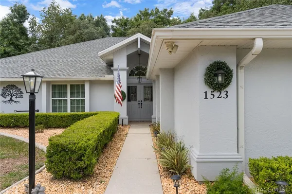 Property Slideshow image 2 of 55 | 1523 n marlborough loop, Crystal River, FL, 34429