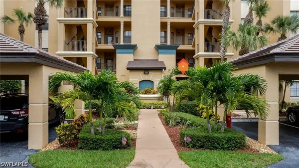 Property Slideshow image 2 of 32 | 200 vintage cir 103, Naples, FL, 34119