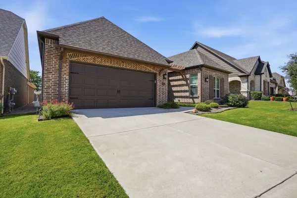 Property Slideshow image 2 of 39 | 2908 esplanade blvd 2908, Mansfield, TX, 76063