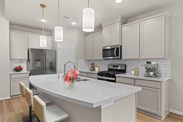 Property Slideshow image 2 of 37 | 26151 treetop terrace ln, Montgomery, TX, 77316