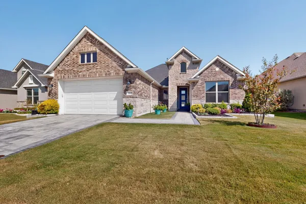 Property Slideshow image 2 of 40 | 12612 copper ore way, Denton, TX, 76207