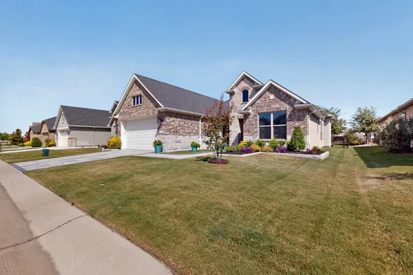Property Slideshow image 3 of 40 | 12612 copper ore way, Denton, TX, 76207