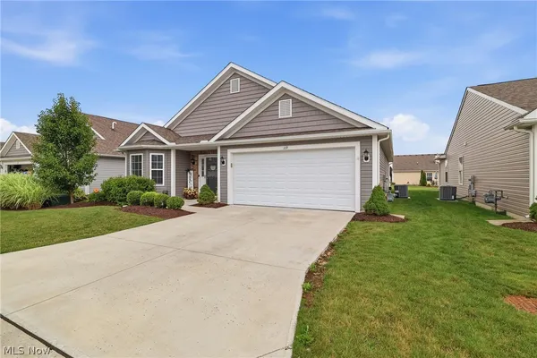 Property Slideshow image 2 of 36 | 119 prestwyck ln, Elyria, OH, 44035