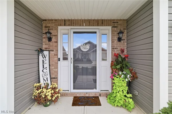 Property Slideshow image 3 of 36 | 119 prestwyck ln, Elyria, OH, 44035
