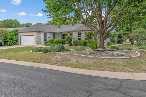 Property Slideshow image 3 of 37 | 101 vinca dr, Georgetown, TX, 78633
