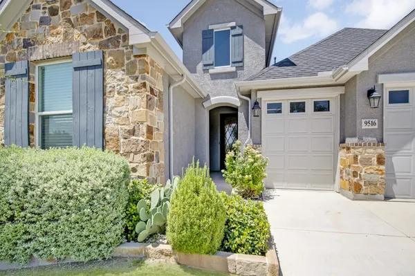 Property Slideshow image 3 of 24 | 9516 creekwood dr, Denton, TX, 76207