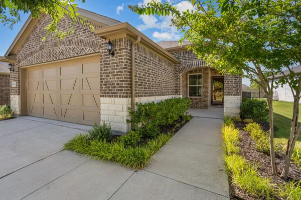 Property Slideshow image 3 of 38 | 1104 rough hollow dr, Mckinney, TX, 75071