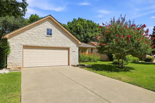 Property Slideshow image 2 of 27 | 118 bass st, Georgetown, TX, 78633
