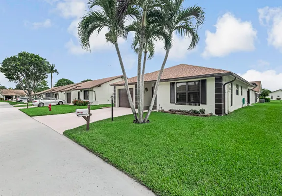 Property Slideshow image 2 of 40 | 6210 olivewood cir, ,, FL, 33463