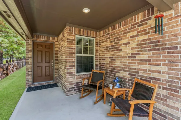 Property Slideshow image 2 of 42 | 201 flaxen chestnut, The Woodlands, TX, 77382