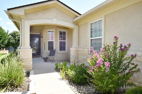 Property Slideshow image 3 of 29 | 303 salt creek ln, Georgetown, TX, 78633