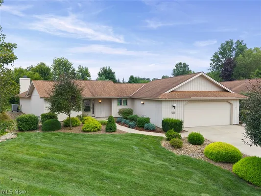 Property Slideshow image 3 of 50 | 32647 deerspring ct, North Ridgeville, OH, 44039
